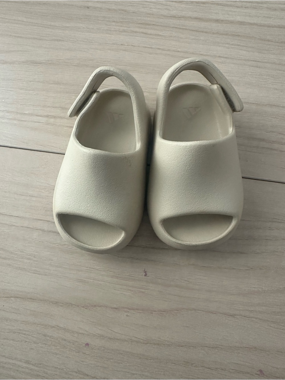 Yeezy Kids Open-Toe Sandals in Cream